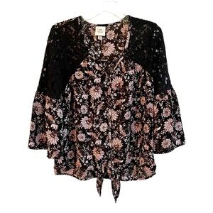 KNOX ROSE, BOHO, FLORAL & LACE, BOTTOM TIE, BUTTON DOWN TOP. SIZE M.
